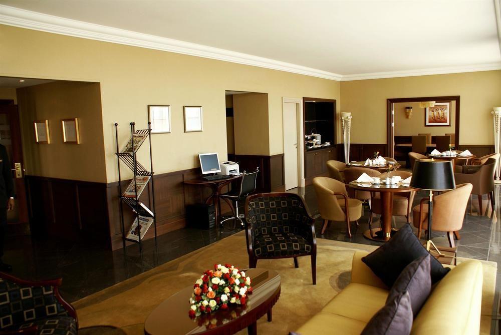 Sheraton Kampala Hotel Exterior foto