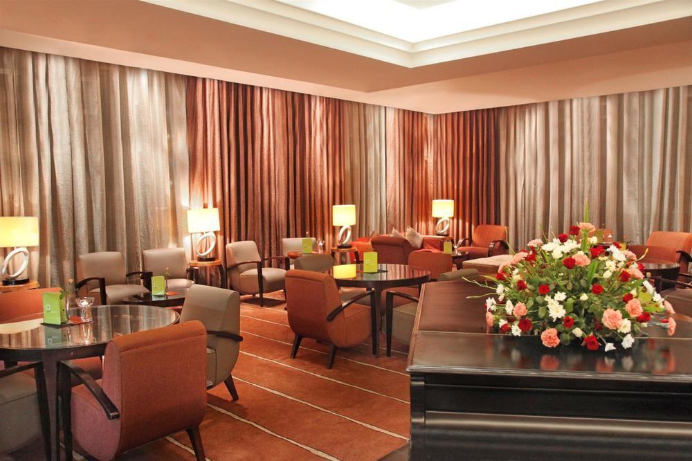 Sheraton Kampala Hotel Exterior foto