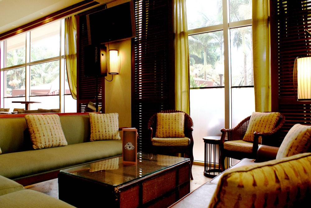 Sheraton Kampala Hotel Exterior foto