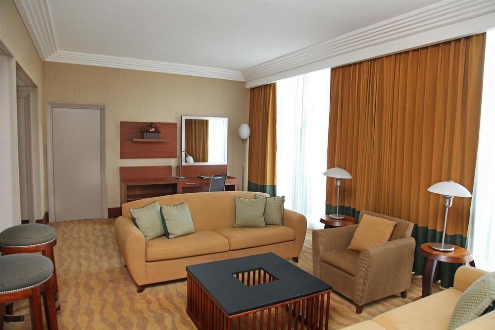 Sheraton Kampala Hotel Exterior foto