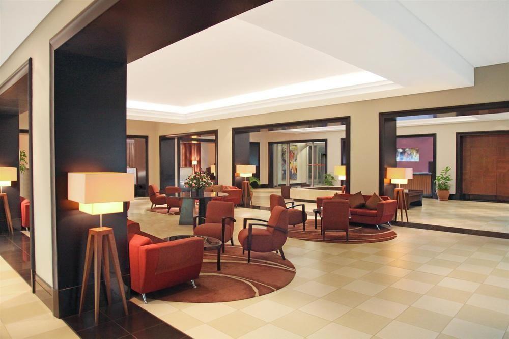 Sheraton Kampala Hotel Exterior foto